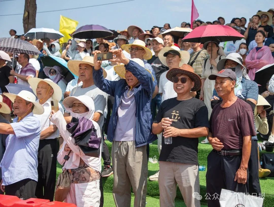 在仙桃，有一种尽孝方式，叫带着长辈去看船