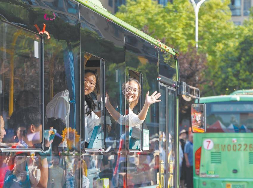 仙桃市1.5万名考生从容迎中考