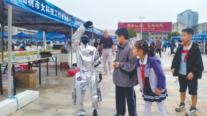 让科技可感可观可体验——2026年全国科普月仙桃主...